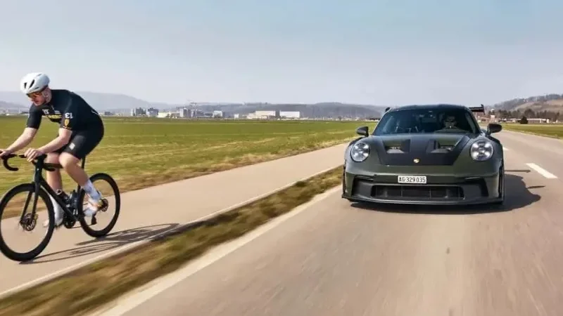 پورشه 911 GT3 RS به یک دوچرخه فیبر کربنی سفارشی تبدیل شد؛ یک روح در دو کالبد