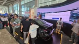 حضور ب‌ام‌و 735i و 530i در نمایشگاه خودرو تهران 1405؛ ویدا موتورز با دو سدان لوکس آمد