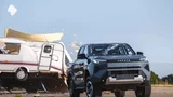 نوستالژی به سبک تخت‌گاز؛ تویوتا هایلوکس برقی از زیر آوار کاروان جان سالم به در برد