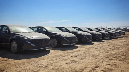 شاهکار لجستیکی تاو موتور؛ رمز تحویل به‌موقع خودروهای ۲۰۲۶ در آشفته‌بازار واردات